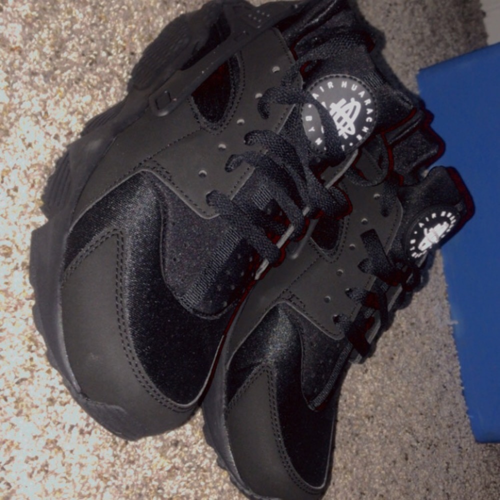 nike huaraches!!
